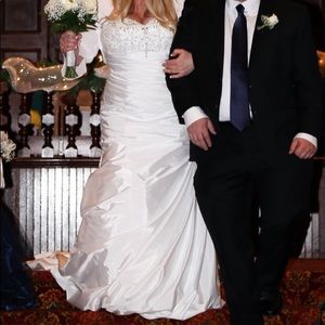 Davids Bridal 16/18 white strapless gown